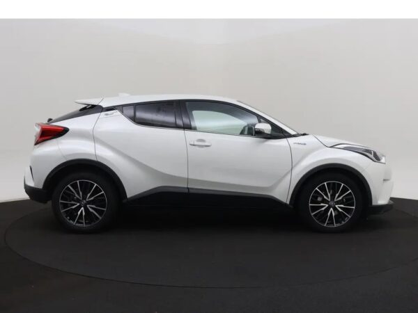 Photo 26 of 28 of NMTKZ3BX40R135763 Toyota C-HR 1.8 Hybrid Dynamic (5-drs SUV)