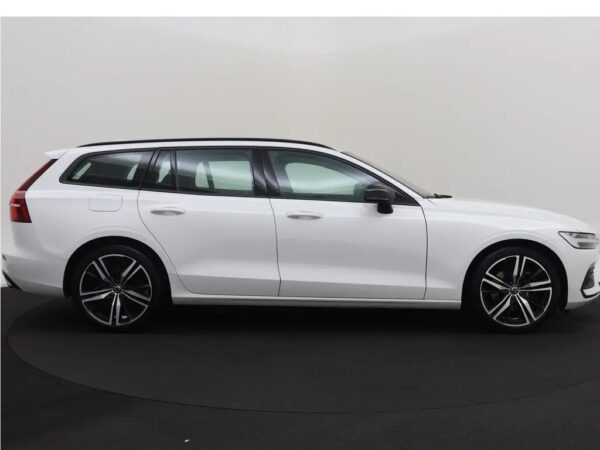 Volvo V60 2.0 B3 Momentum Advantage