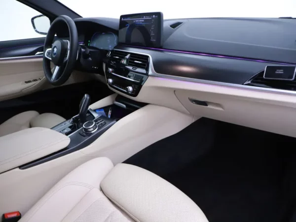 Photo 26 of 31 of WBA31BK000CK42091 BMW 5 Serie 520e Business Edition Plus