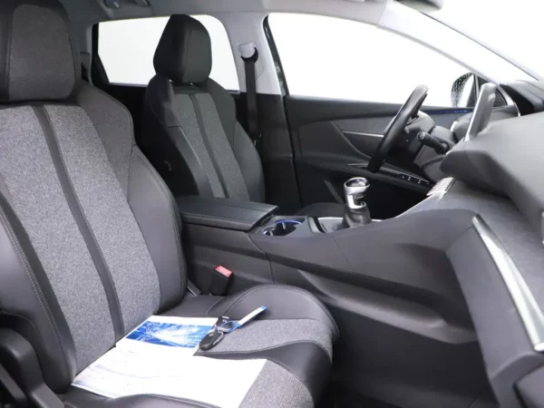 Peugeot 5008 1.2 PureTech Blue Lease Premium 7 Pers Clima