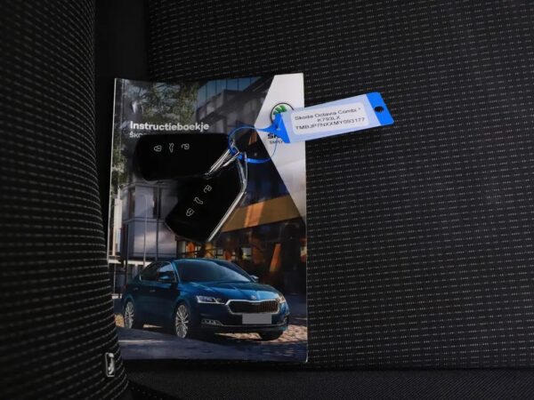 Photo 28 of 32 of TMBJP7NXXMY093177 Skoda Octavia Combi 1.0 e-TSI Business Edition Plus Aut Navi