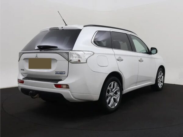 Photo 3 of 28 of JMBXDGG2WEZ002485 Mitsubishi Outlander 2.0 PHEV Instyle+