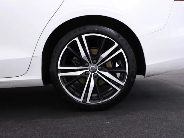 Volvo V60 2.0 B3 Momentum Advantage