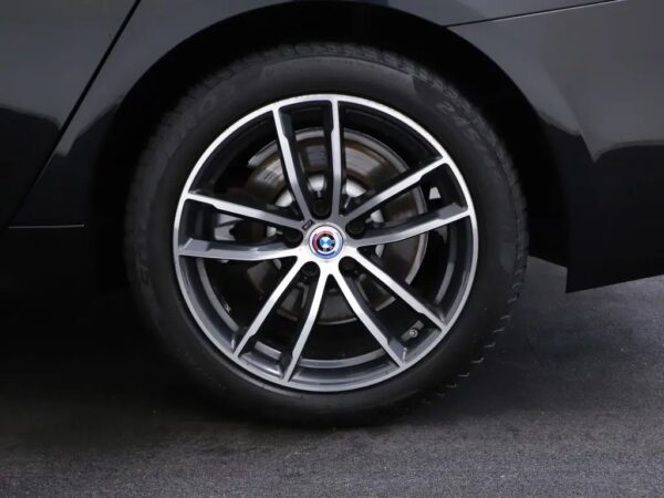 Photo 4 of 31 of WBA31BK000CK42091 BMW 5 Serie 520e Business Edition Plus