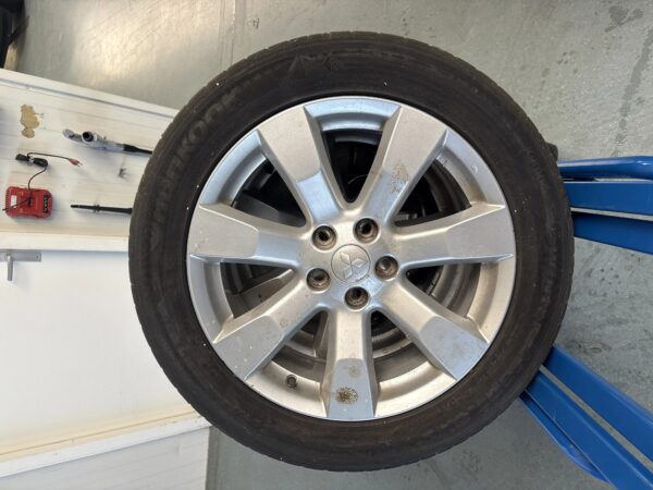 Photo 5 of 28 of JMBXDGG2WEZ002485 Mitsubishi Outlander 2.0 PHEV Instyle+