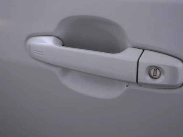 Photo 5 of 28 of NMTKZ3BX40R135763 Toyota C-HR 1.8 Hybrid Dynamic (5-drs SUV)