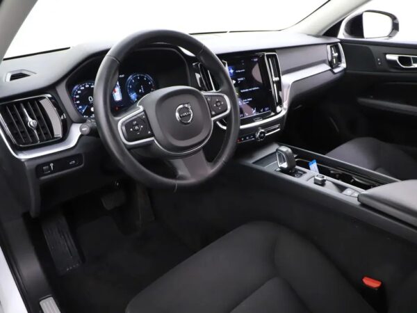 Volvo V60 2.0 B3 Momentum Advantage