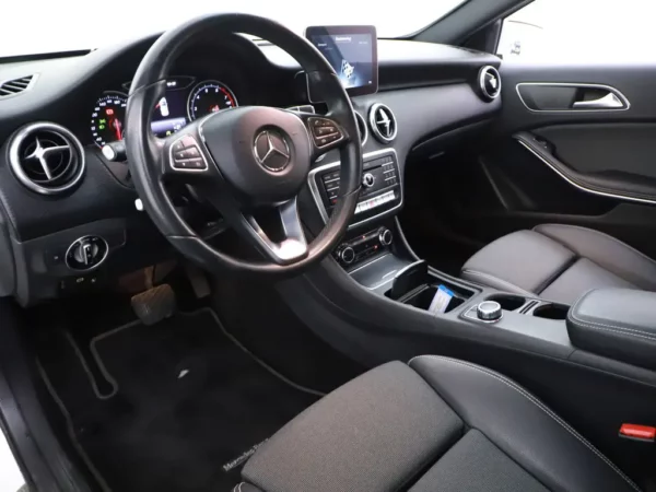 Mercedes-Benz A-Klasse 180 Business Solution Automaat Led