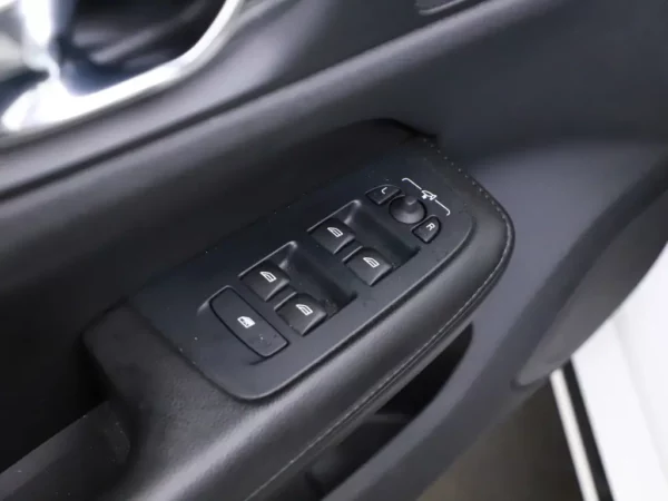 Volvo V60 2.0 B3 Momentum Advantage