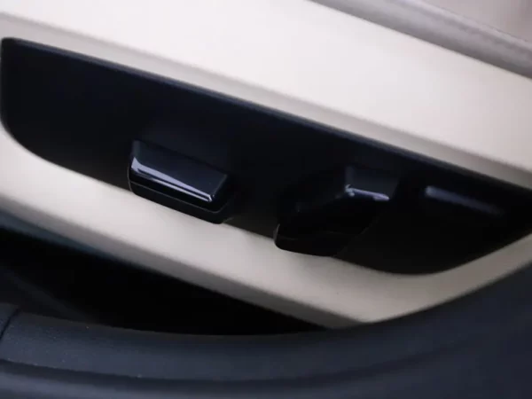 Photo 6 of 31 of WBA31BK000CK42091 BMW 5 Serie 520e Business Edition Plus