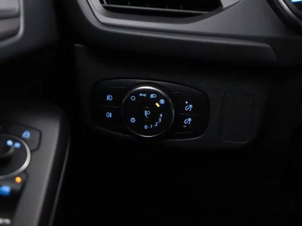 Photo 7 of 27 of WF0NXXGCHNPC45112 Ford Focus 1.0 EcoBoost Hybrid Titanium (5-drs