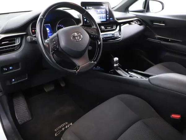 Photo 7 of 28 of NMTKZ3BX40R135763 Toyota C-HR 1.8 Hybrid Dynamic (5-drs SUV)