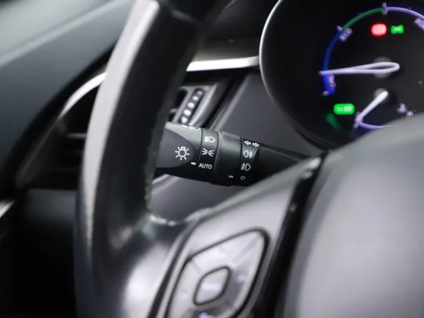 Photo 8 of 28 of NMTKZ3BX40R135763 Toyota C-HR 1.8 Hybrid Dynamic (5-drs SUV)