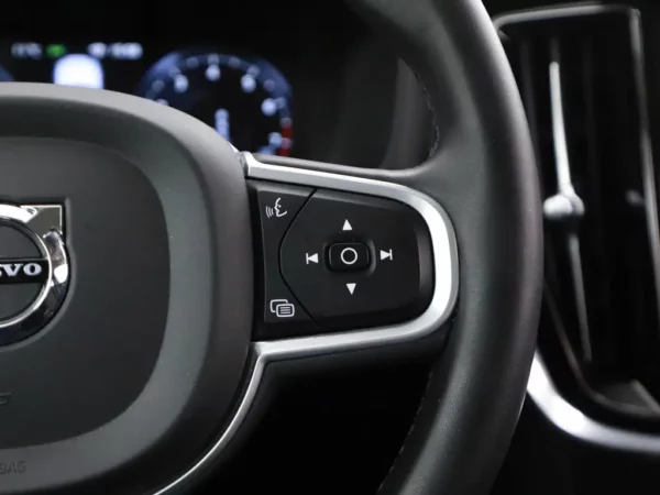 Volvo V60 2.0 B3 Momentum Advantage