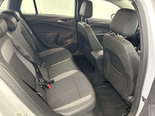 Opel Astra Sports Tourer 1.2 Business Elegance