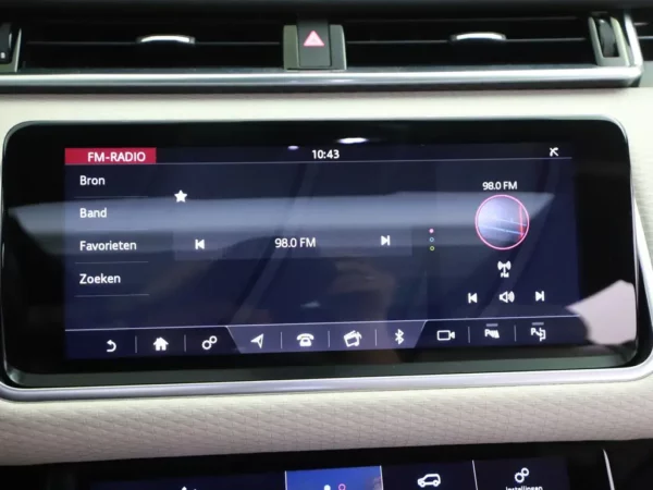 Land Rover Range Rover Velar 2.0 P250 Turbo AWD R-Dynamic SE Pano