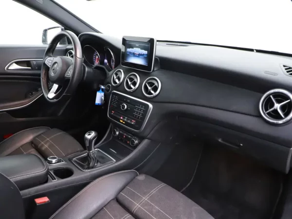 Mercedes-Benz CLA-Klasse Shooting Brake 180 Ambition Panodak