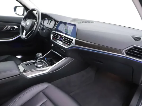 BMW 3-serie 320i Aut. High Executive (4-drs Sedan) Nav