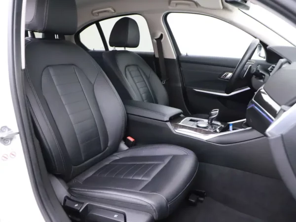 BMW 3-serie 320i Aut. High Executive (4-drs Sedan) Nav
