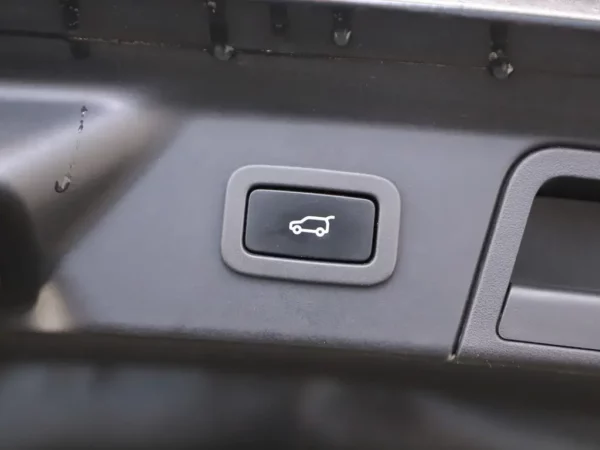 Land Rover Range Rover Velar 2.0 P250 Turbo AWD R-Dynamic SE Pano