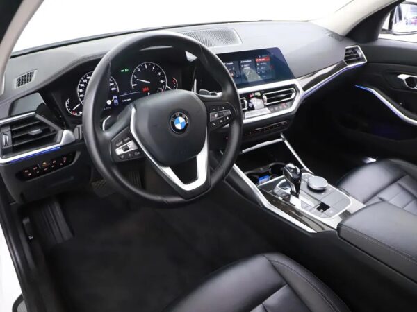 BMW 3-serie 320i Aut. High Executive (4-drs Sedan) Nav