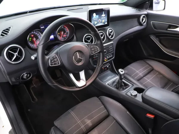 Mercedes-Benz CLA-Klasse Shooting Brake 180 Ambition Panodak