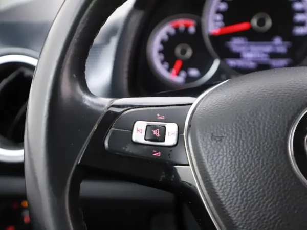 Volkswagen up! 1.0 BMT move up!