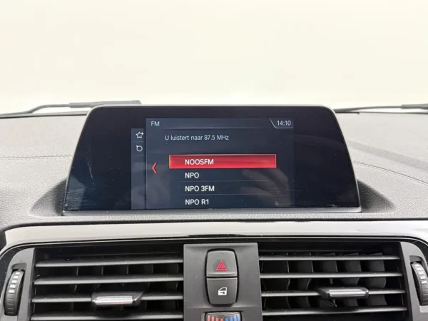 Photo 10 of 23 of WBA2R110505D67529 BMW 1-serie 116i Edition Sport Line Shadow Executive