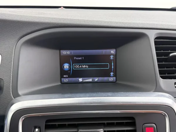 Photo 10 of 23 of YV1FS45HBE2309207 Volvo S60 1.6 T3 Momentum Aut. Leder