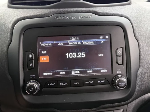 Photo 10 of 24 of 1C4BU0000FPC07725 Jeep Renegade 1.4 MultiAir Longitude Aut. Leder