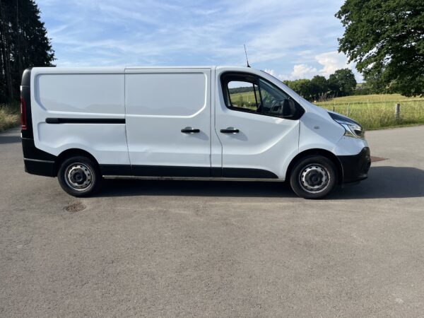 Photo 11 of 28 of P-Renault-Trafic H1.L2 Grand confort 2.0 DCI 120cv-2021 Renault Trafic H1.L2 Grand confort 2.0 DCI 120cv
