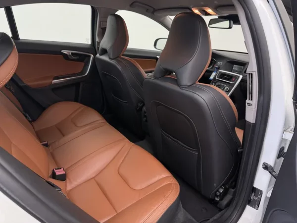 Photo 13 of 23 of YV1FS45HBE2309207 Volvo S60 1.6 T3 Momentum Aut. Leder