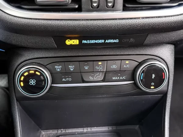 Photo 13 of 24 of WF0JXXGAHJNY06103 Ford Fiesta 1.0 EcoBoost Hybrid Titanium