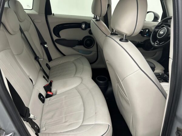 MINI 5-deurs 2.0 Cooper S Aut. Chili Serious Business Nav