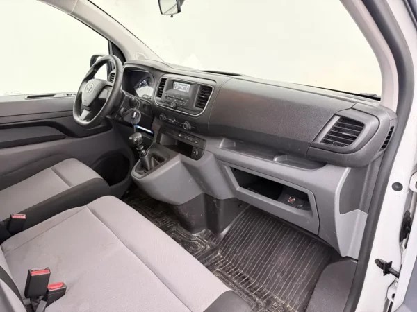 Photo 14 of 21 of YARVAYHVKGZ165374 Toyota Proace Shuttle 1.5 D-4D Cool Comfort Compact