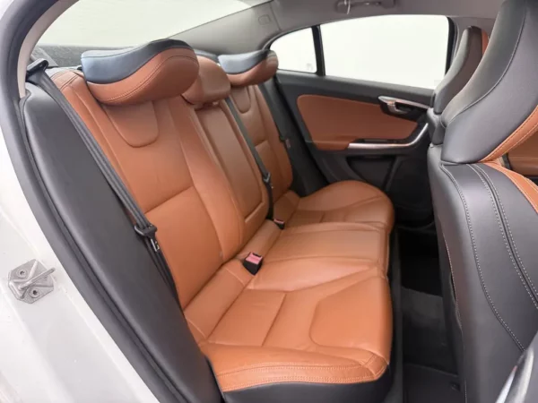 Photo 14 of 23 of YV1FS45HBE2309207 Volvo S60 1.6 T3 Momentum Aut. Leder