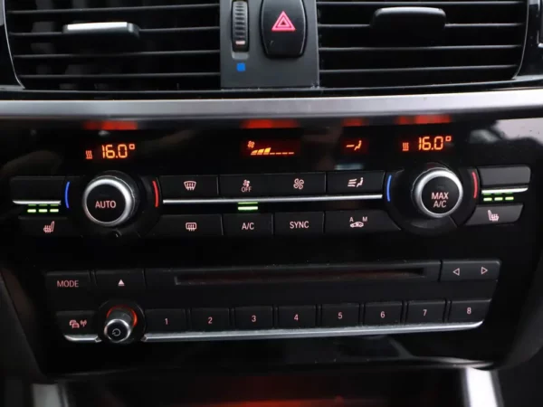 Photo 14 of 26 of WBAWY910300F77725 BMW X3 sDrive20i Aut. M-Pakket Nav