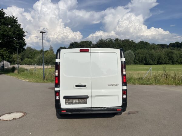 Photo 14 of 28 of P-Renault-Trafic H1.L2 Grand confort 2.0 DCI 120cv-2021 Renault Trafic H1.L2 Grand confort 2.0 DCI 120cv