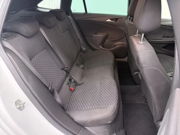 Opel Astra Sports Tourer 1.2 Business Edition