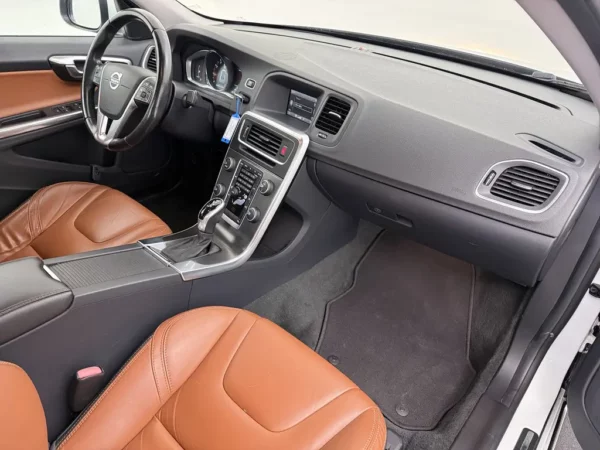 Photo 15 of 23 of YV1FS45HBE2309207 Volvo S60 1.6 T3 Momentum Aut. Leder