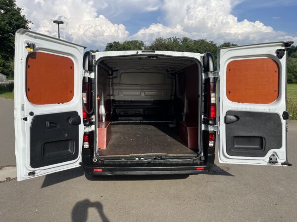 Photo 15 of 28 of P-Renault-Trafic H1.L2 Grand confort 2.0 DCI 120cv-2021 Renault Trafic H1.L2 Grand confort 2.0 DCI 120cv