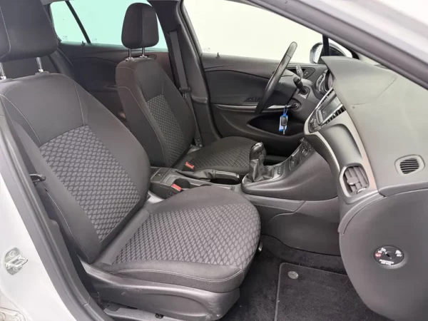 Opel Astra Sports Tourer 1.2 Business Edition
