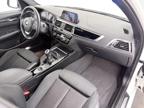 Photo 17 of 23 of WBA2R110505D67529 BMW 1-serie 116i Edition Sport Line Shadow Executive