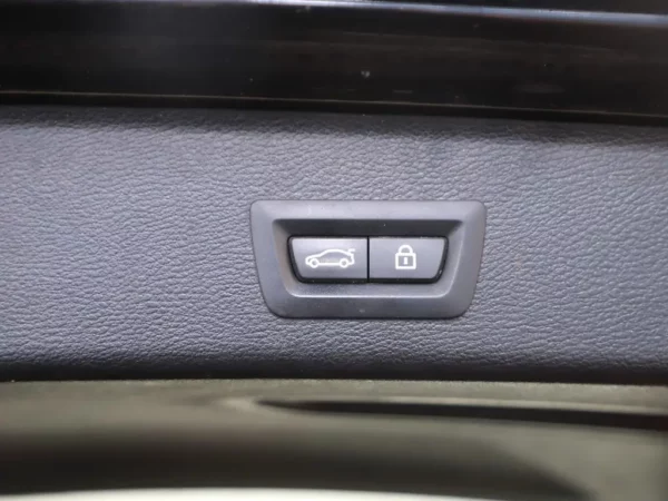 Photo 17 of 26 of WBAWY910300F77725 BMW X3 sDrive20i Aut. M-Pakket Nav