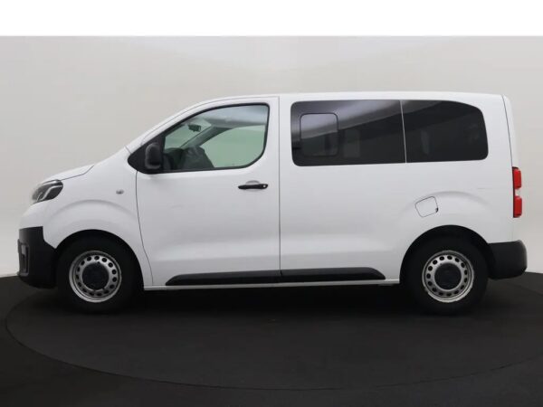 Photo 18 of 21 of YARVAYHVKGZ165374 Toyota Proace Shuttle 1.5 D-4D Cool Comfort Compact