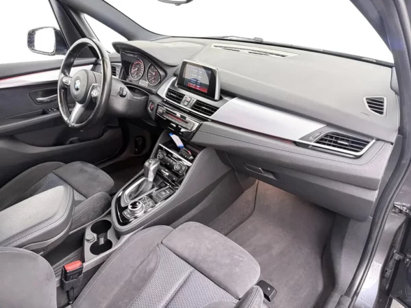 Photo 18 of 24 of WBA2A31050V957763 BMW 2 Serie Active Tourer 218i Executive Aut
