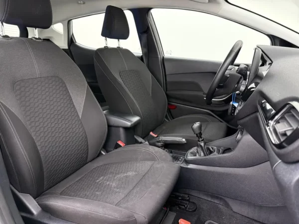 Photo 18 of 24 of WF0JXXGAHJNY06103 Ford Fiesta 1.0 EcoBoost Hybrid Titanium