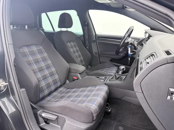 Volkswagen Golf 1.4 TSI GTE Connected Series