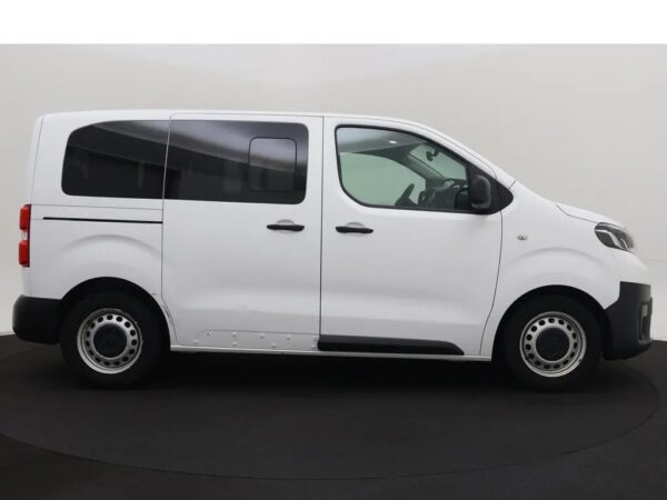 Photo 19 of 21 of YARVAYHVKGZ165374 Toyota Proace Shuttle 1.5 D-4D Cool Comfort Compact