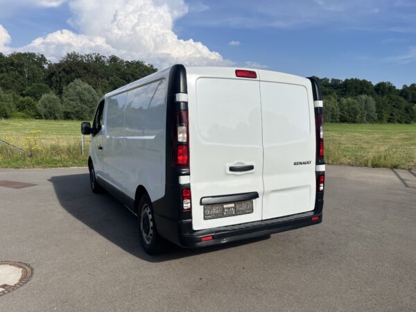 Photo 2 of 28 of P-Renault-Trafic H1.L2 Grand confort 2.0 DCI 120cv-2021 Renault Trafic H1.L2 Grand confort 2.0 DCI 120cv